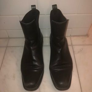Manolo Blahnik Chelsea black leather boots sz 37.5